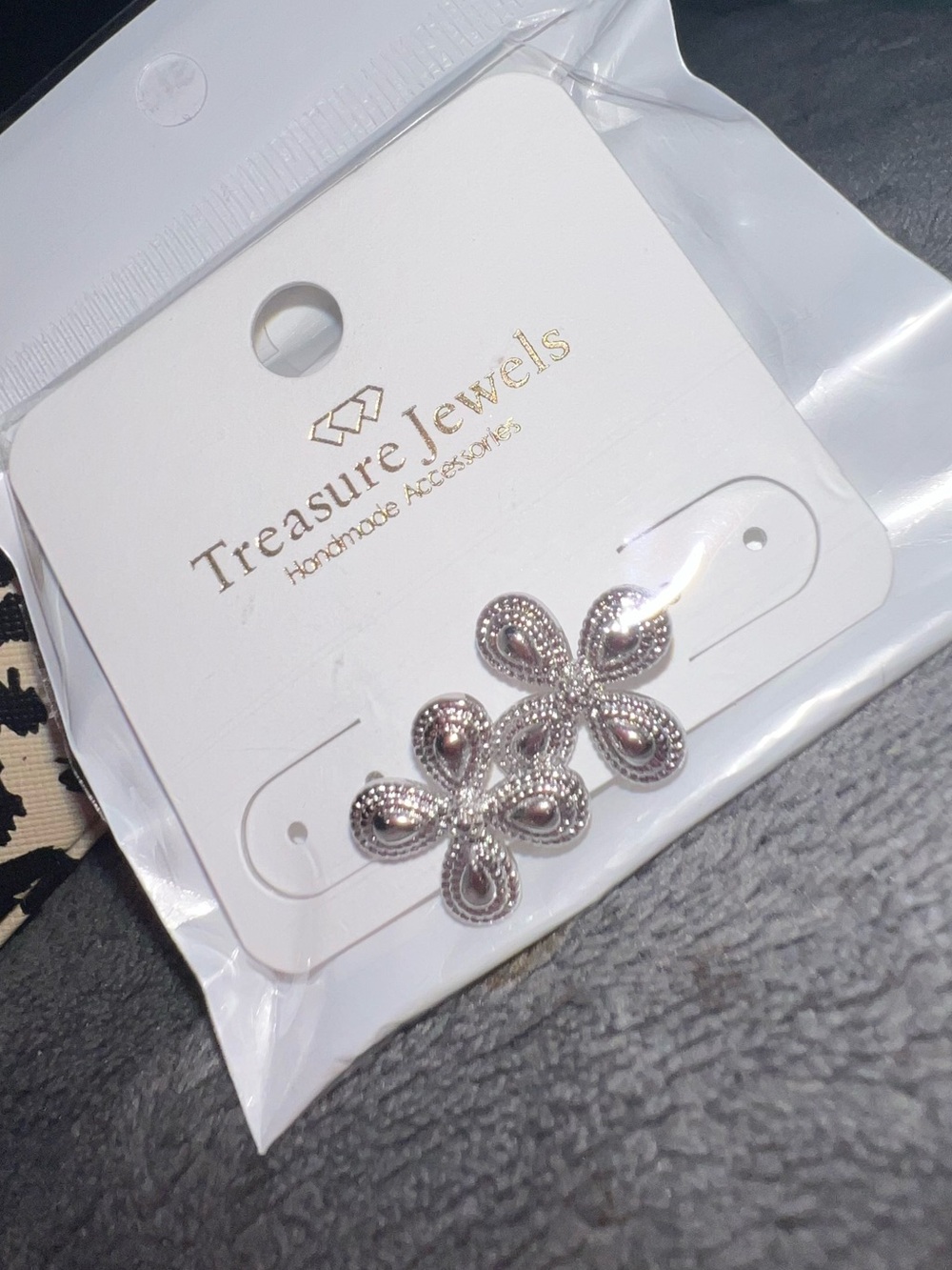 New Treasure Jewels silver flower studs